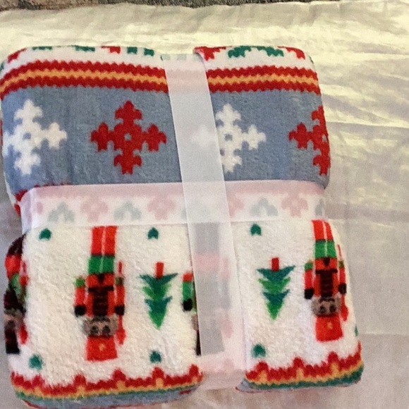 🎄NWT Holiday Soft Fun Oversized Plush Throw 
Brand New With Tags 50 “ X 60 “ 🎄 - Picture 8 of 8